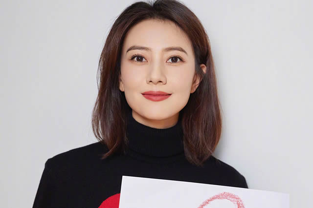 青岛海滩现在是“脸基尼”防晒一族,商家:可以防晒防虫,七八月份是销售高峰
