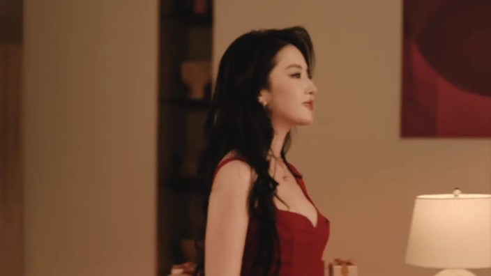 周星驰《女足》确认不上春节档！片场简陋引担忧，恐步《新喜剧之王》后尘