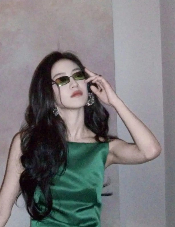 金晨疑肇事逃逸：从被资本针对的受害者，活成了自己曾厌恶的模样