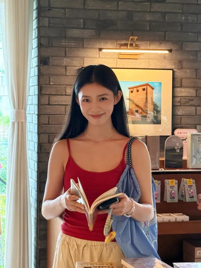 香港未满30岁主持人施可莹病逝，抗癌后期呕血仍申请遗爱人间